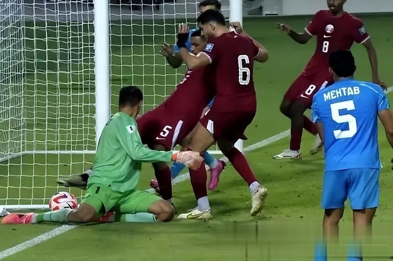 关于足球风云变幻，国内联赛中强队互抢胜局，竞争激烈的信息