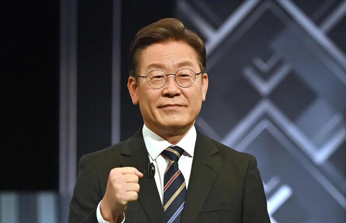 勒夫意外当选年度最佳教练,球迷惊喜万分的简单介绍 勒夫意外当选年度最佳教练,球迷惊喜万分的简单介绍