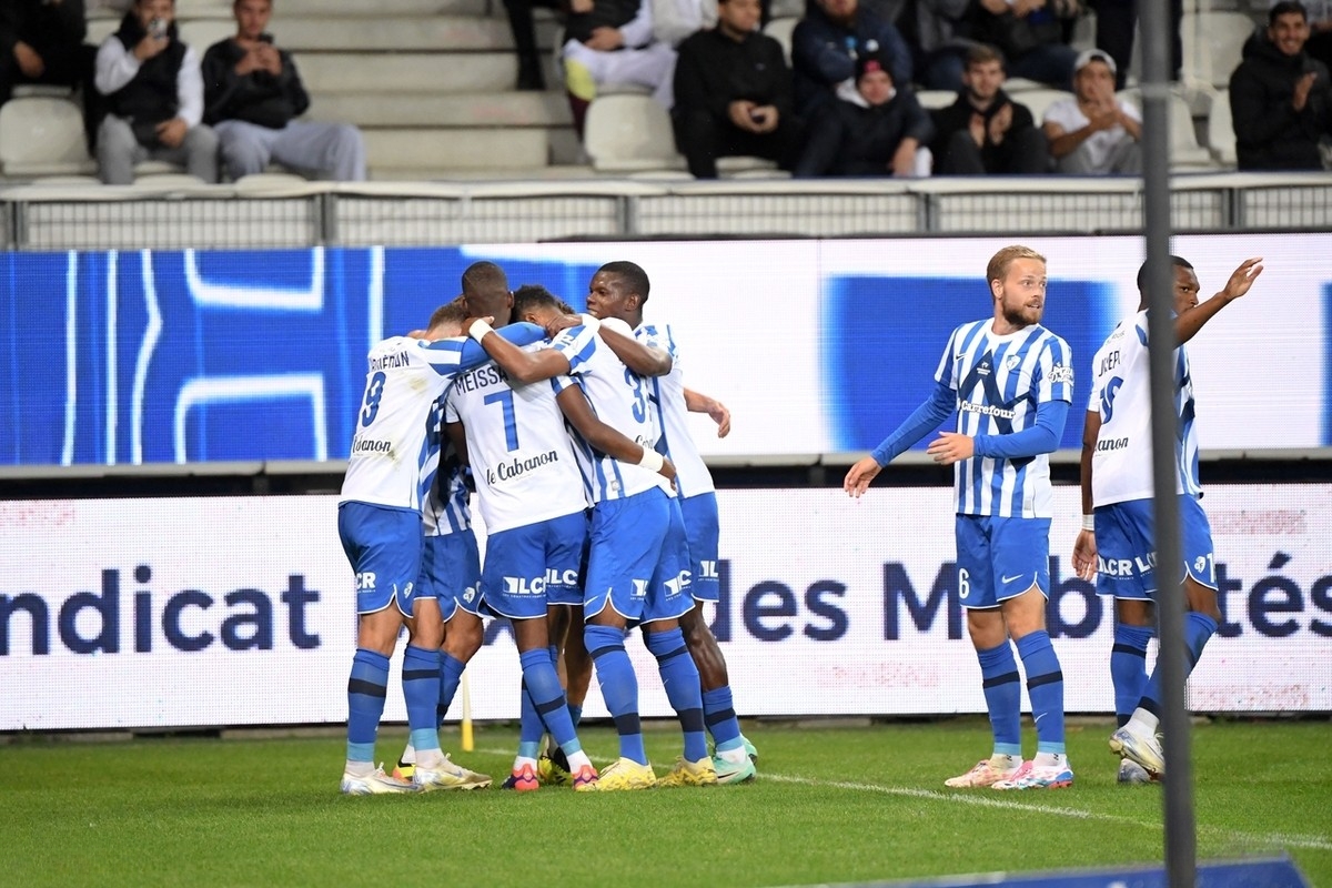 包含卡昂主场迎战里昂，争取避免降级的词条