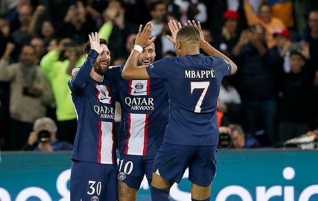 关于法国豪门巴黎圣日耳曼大胜尼斯，继续领跑积分的信息