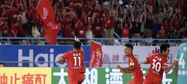 1xbet体育馆-江苏队客场逆转青岛,全力夺胜
