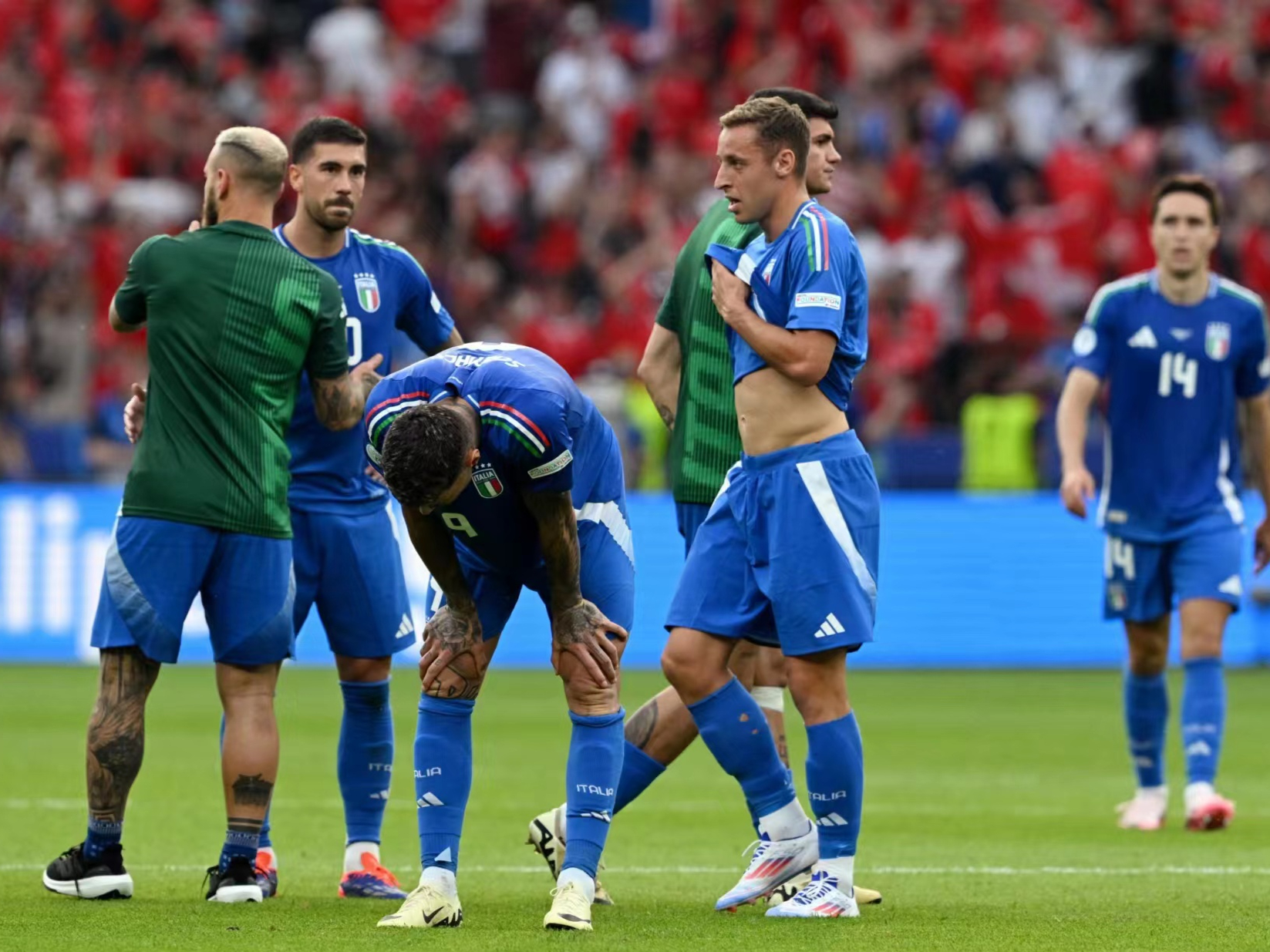 包含德国对阵瑞士，赛场上风起云涌的词条